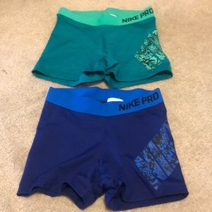 Nike Pros snakeskin lettering